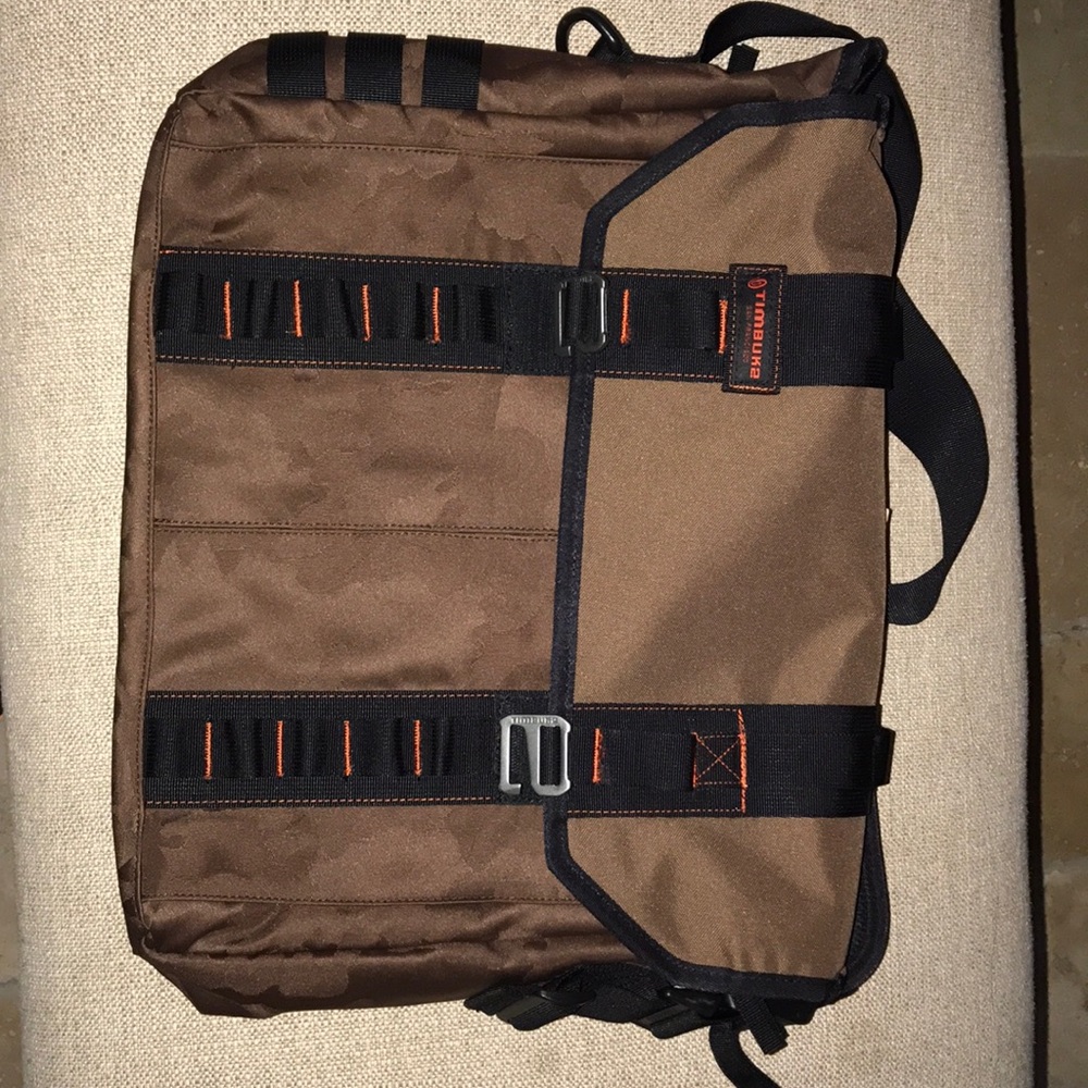 Timbuk2 messenger brown bag